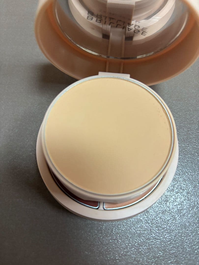 BRILLIAGE パウダリーファンデーション 40　(2種類)