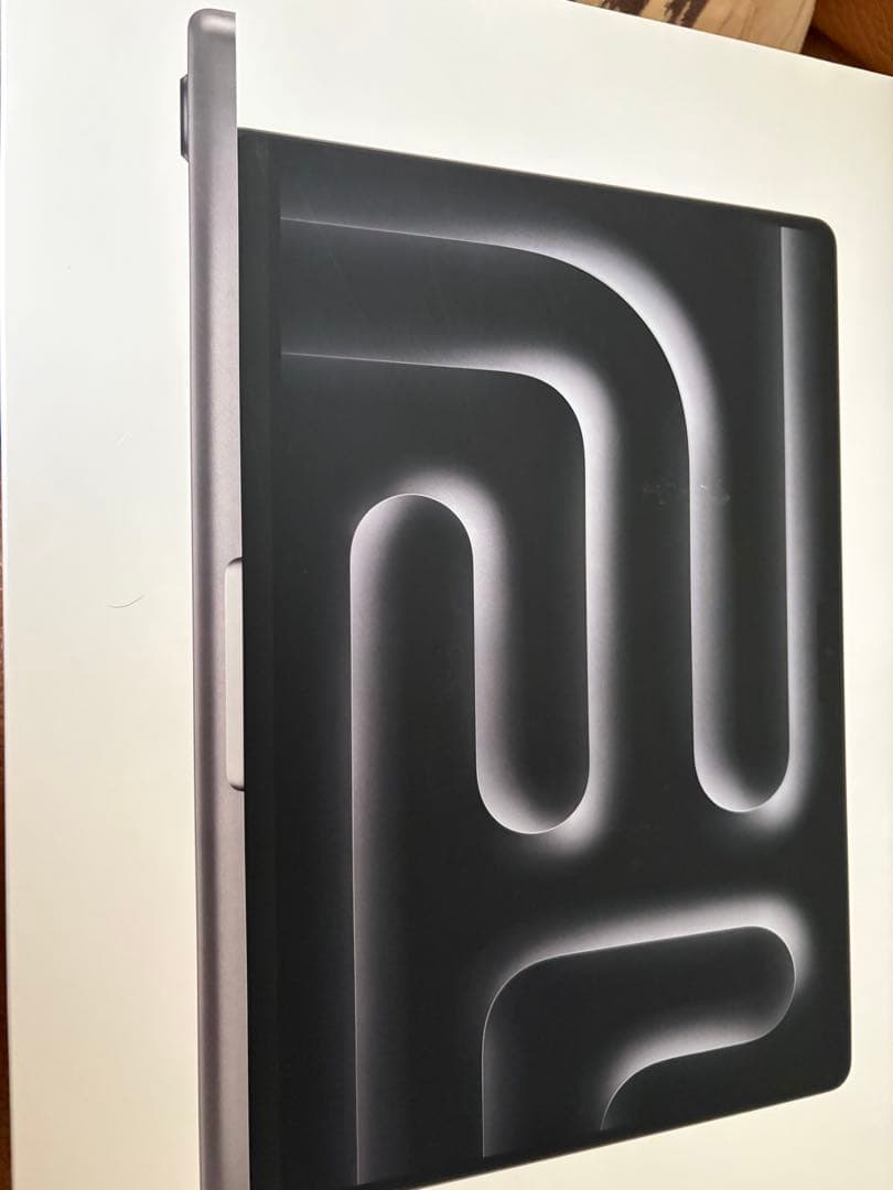 美品　MacBookPro M3 14インチ16GB 512GB スペースグレー