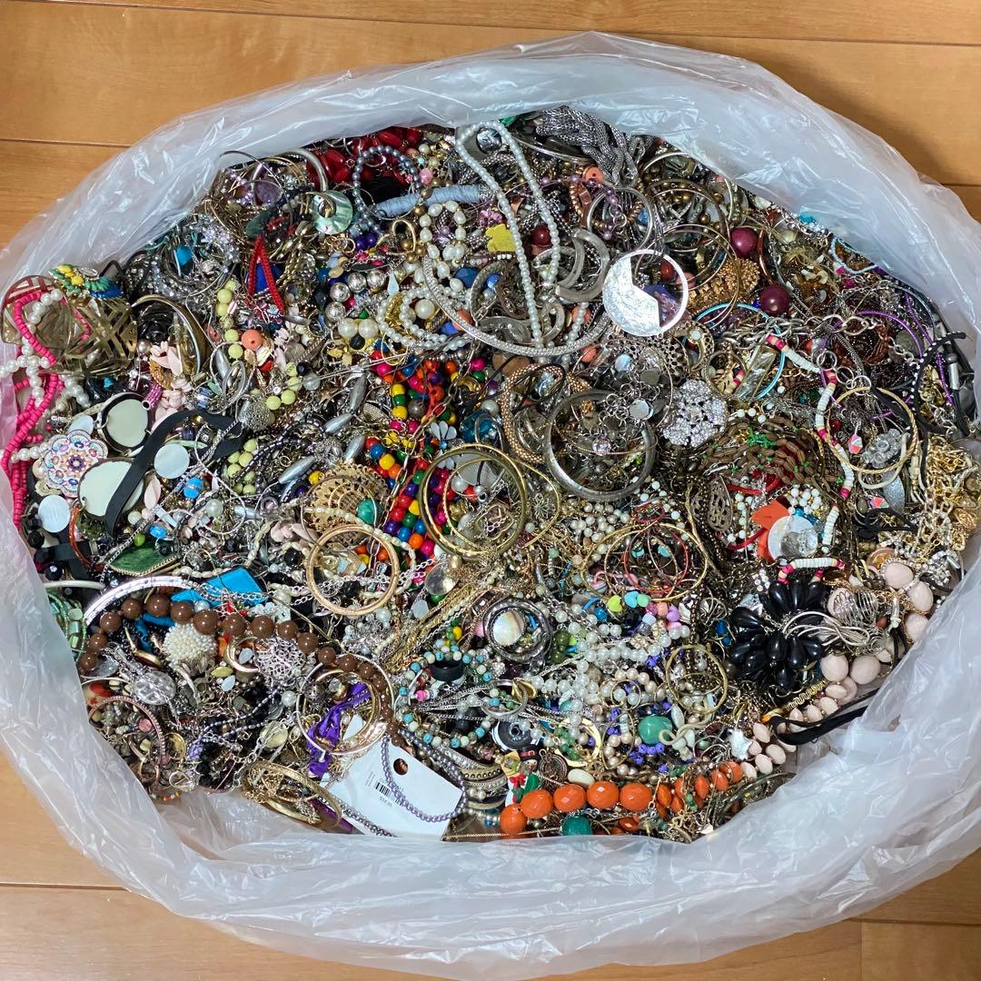 大量　まとめ売り　ジャンク　未選別　アクセサリー色々④　約9.9㎏　ネックレス他