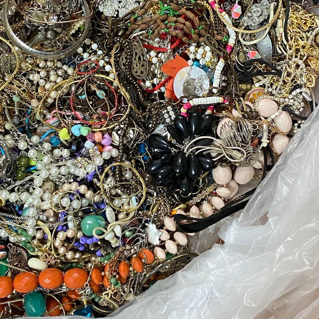大量　まとめ売り　ジャンク　未選別　アクセサリー色々④　約9.9㎏　ネックレス他