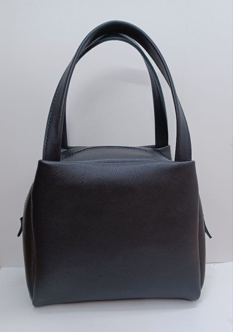 きょうMAMA　黒くて四角い目玉ハンドバッグ