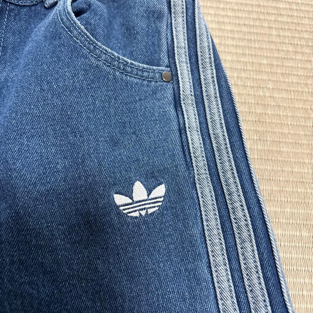 かずみん　adidas デニム　ワイドパンツ