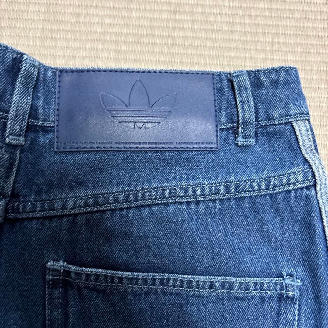 かずみん　adidas デニム　ワイドパンツ