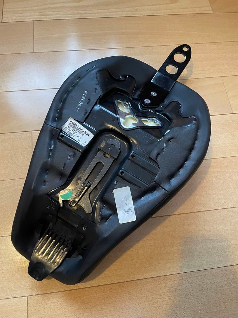 XL1200X 純正シート　新車取り外し