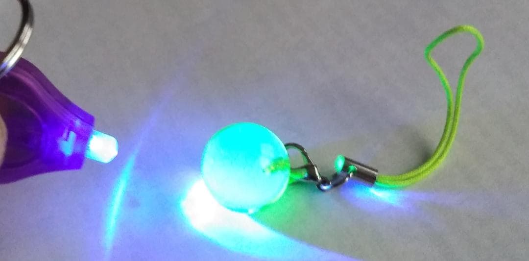 チェコ製のウランガラス地球儀