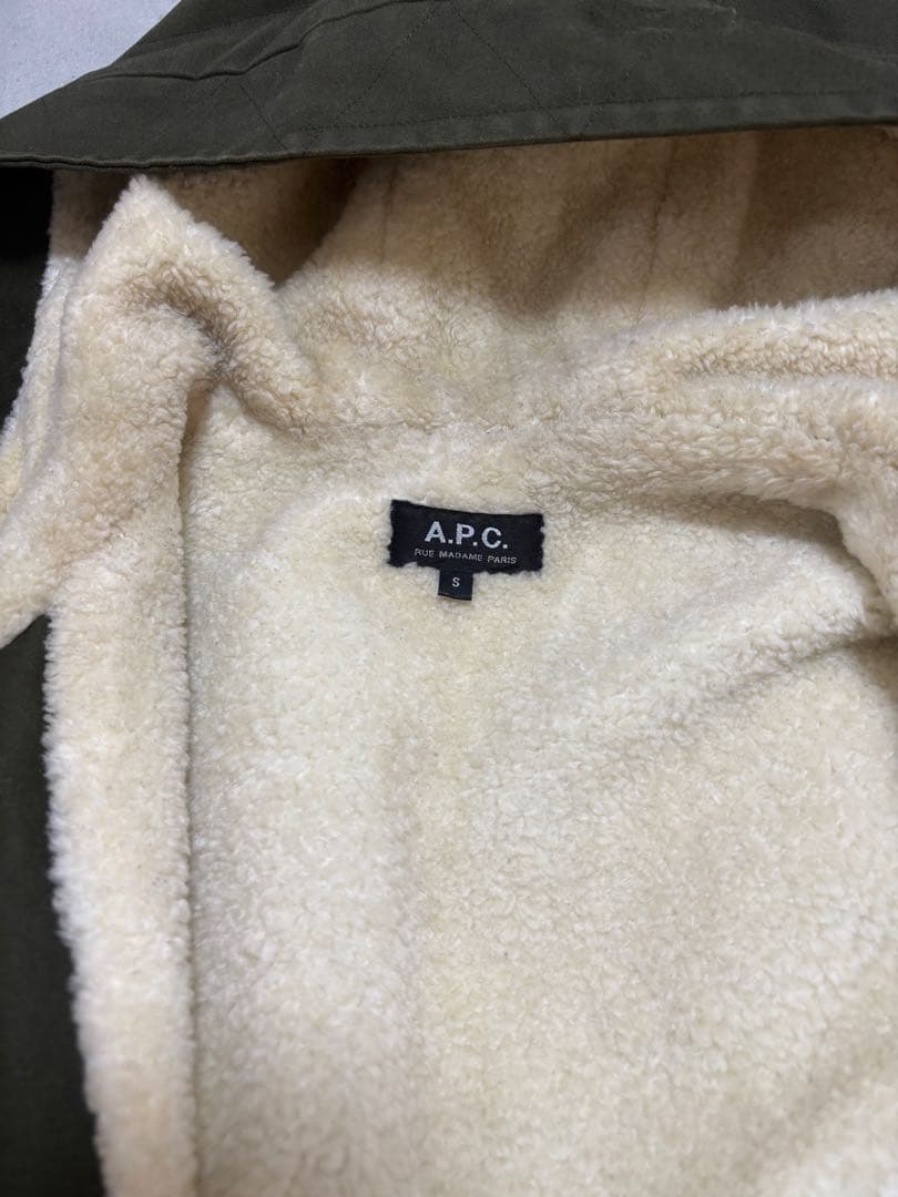 【ユニセックス】A.P.C. フーデッドコート S カーキ ボアライナー付き防寒