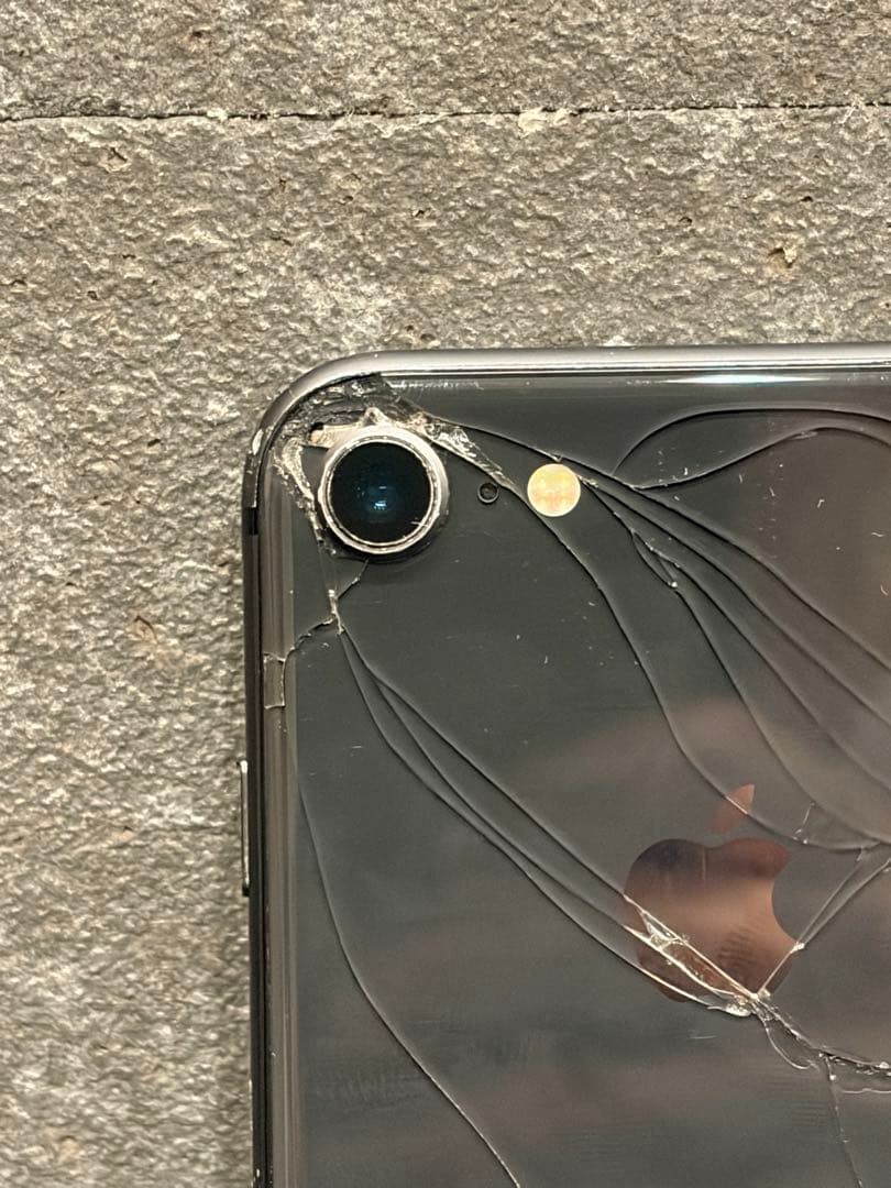 【使用可】iPhone8 64GB SIMフリー 画面割れ 73%