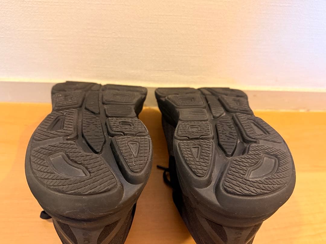 靴 HOKAONEONE BONDAI9