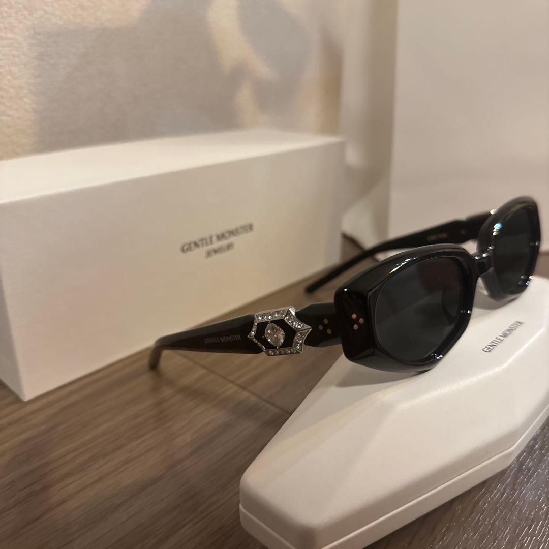 と*ー様 GENTLE MONSTER Ruvy Van 01