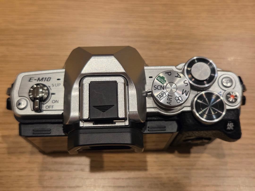 【超美品】オリンパスOM-D E-M10 Mark IV EZダブルズームキット