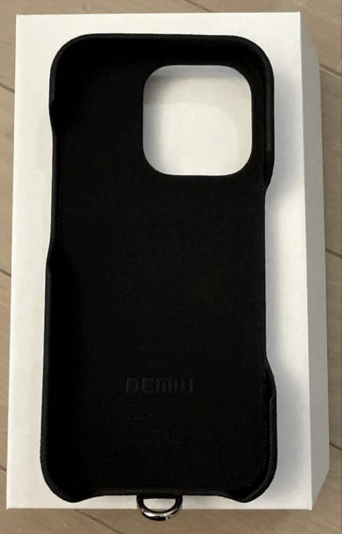DEMIU POCHE FLAT iPhone16Proケース