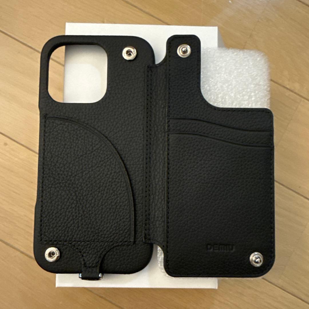 DEMIU POCHE FLAT iPhone16Proケース