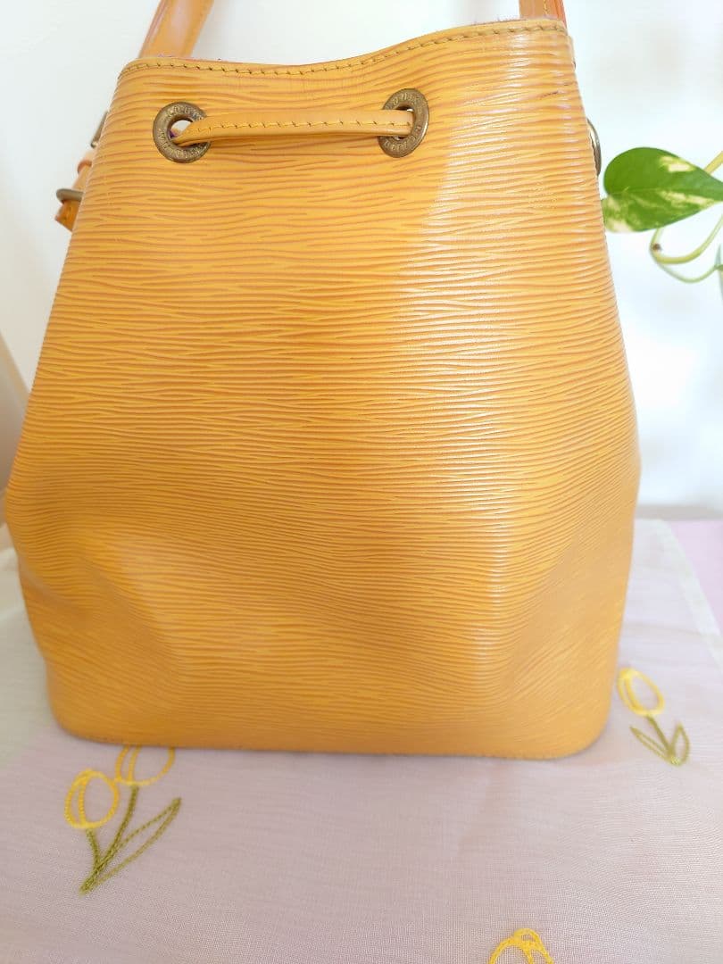 ルイヴィトンLouis Vuitton プチノエ　イエロー