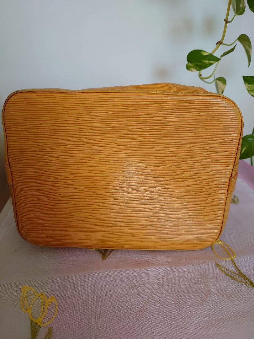 ルイヴィトンLouis Vuitton プチノエ　イエロー