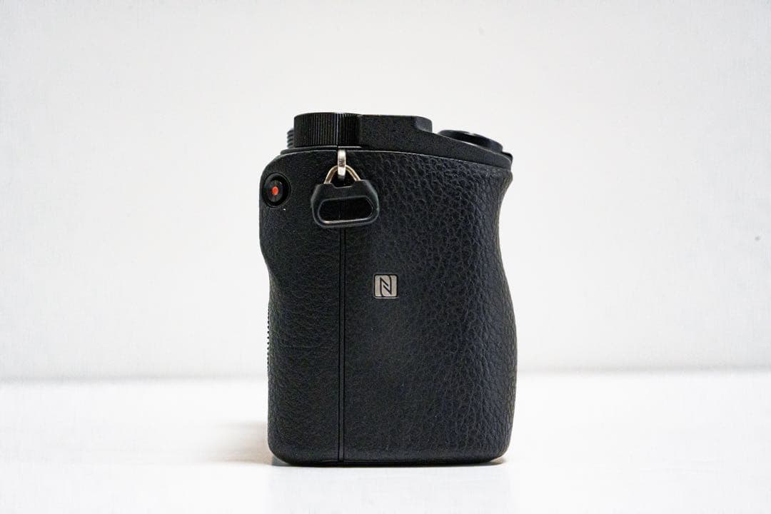 エア　SONY α6400 ボディ＋ バッテリーチャージャー