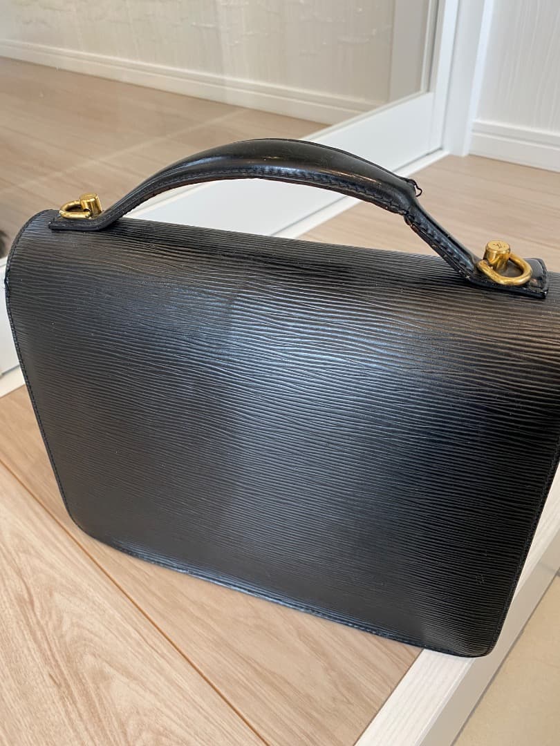 Louis Vuitton エピレザー ブラック