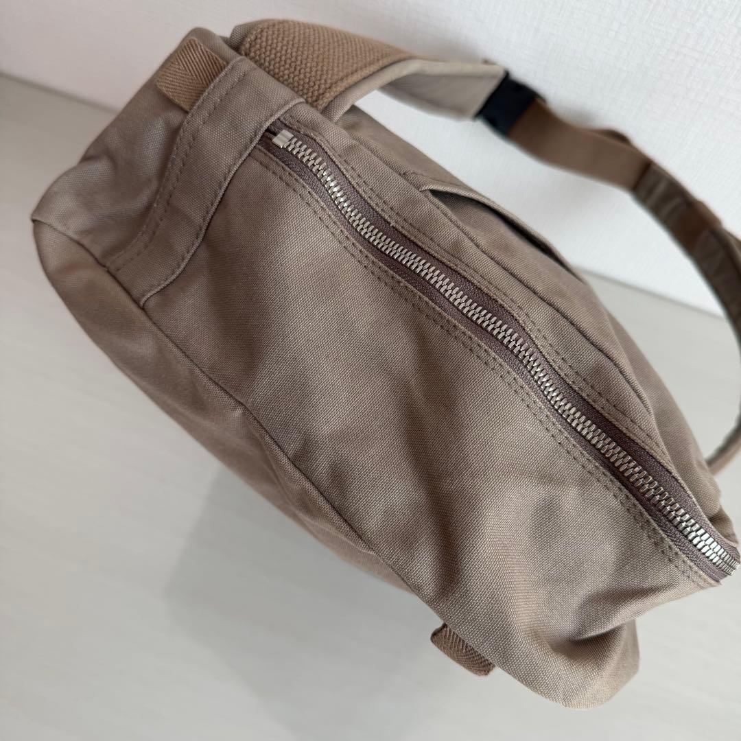 一澤信三郎帆布　ショルダーバッグ　ワンショルダー　グレー　A4対応　ファスナー