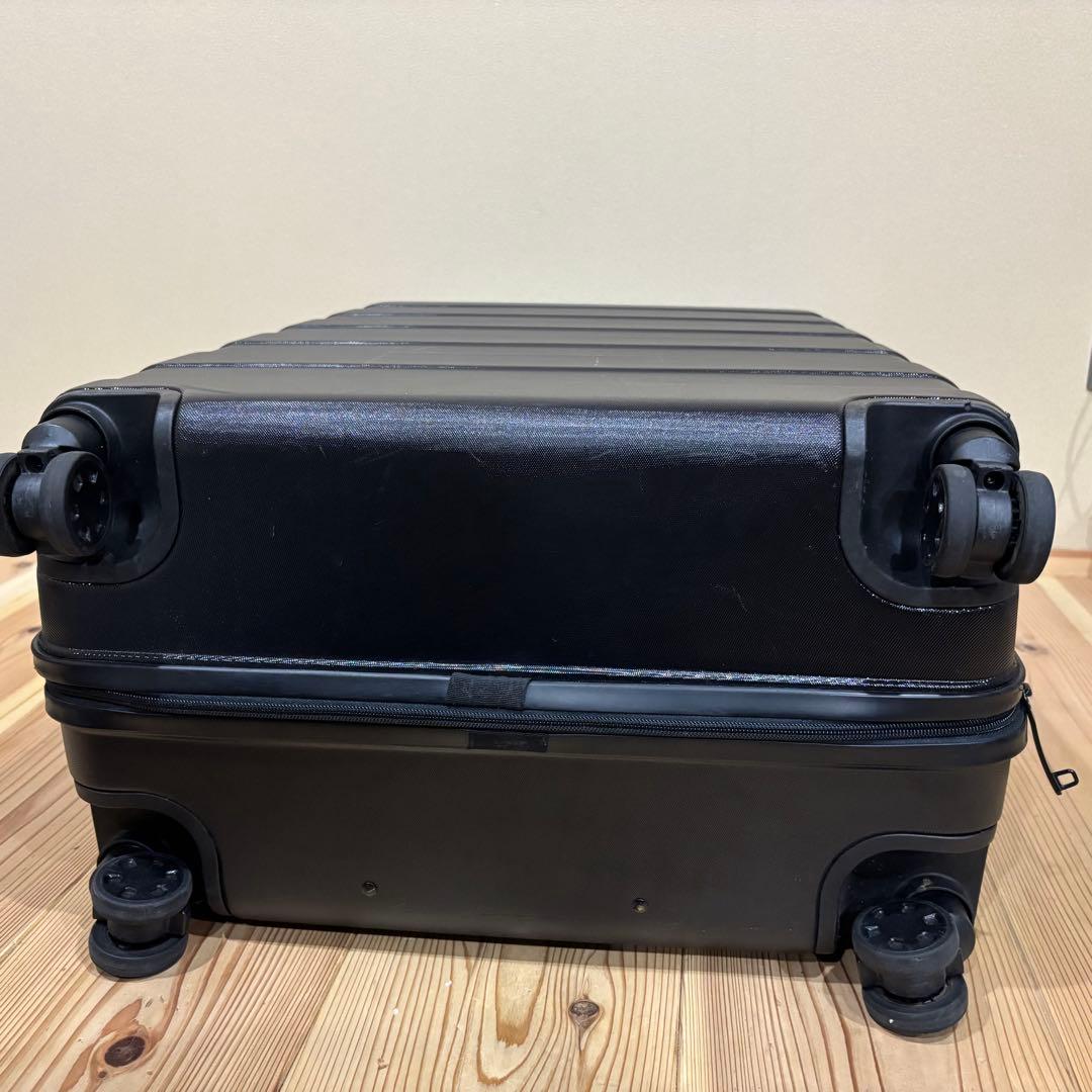 特大型　無印良品　黒 ハードキャリーケース 104リットル　TSAロック 4輪