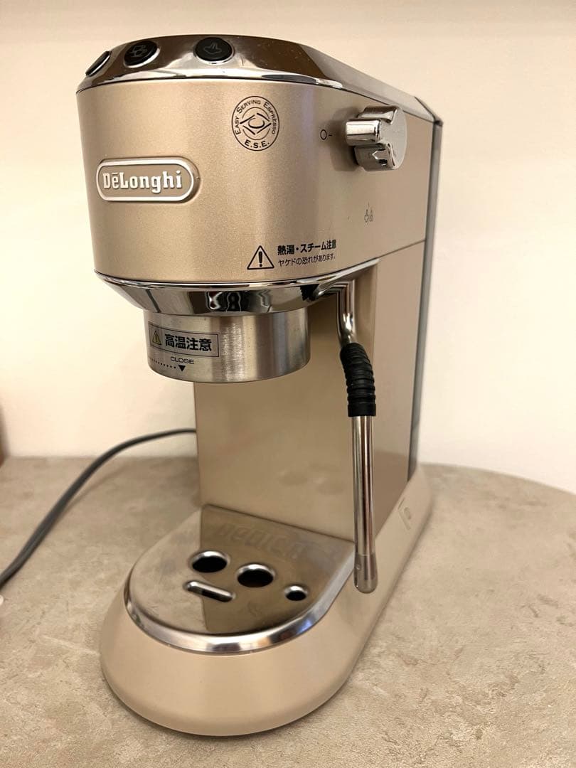 デロンギ デディカ エスプレッソマシン