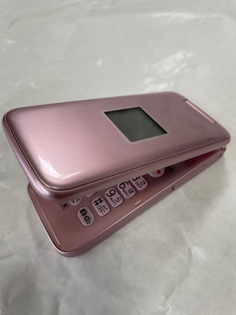 美品　docomo f-01m ピンク らくらくホン　本体 充電器付き　ドコモ