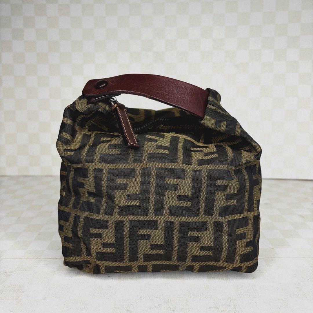 未使用級　FENDI フェンディ　ポーチ　M03