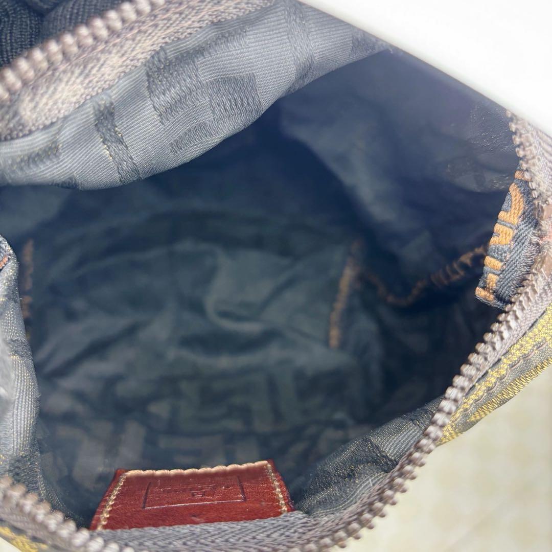 未使用級　FENDI フェンディ　ポーチ　M03