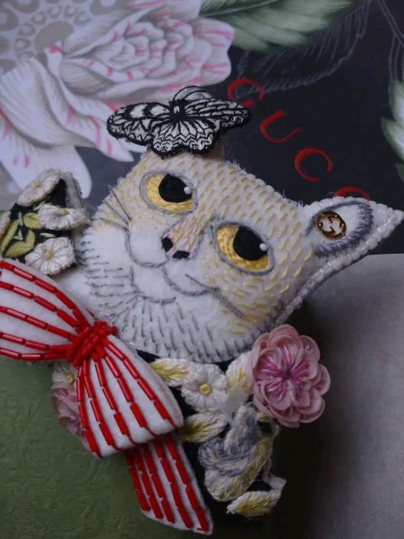 値下げ【希少】GUCCI ヒグチユウコ 刺繍ブローチ