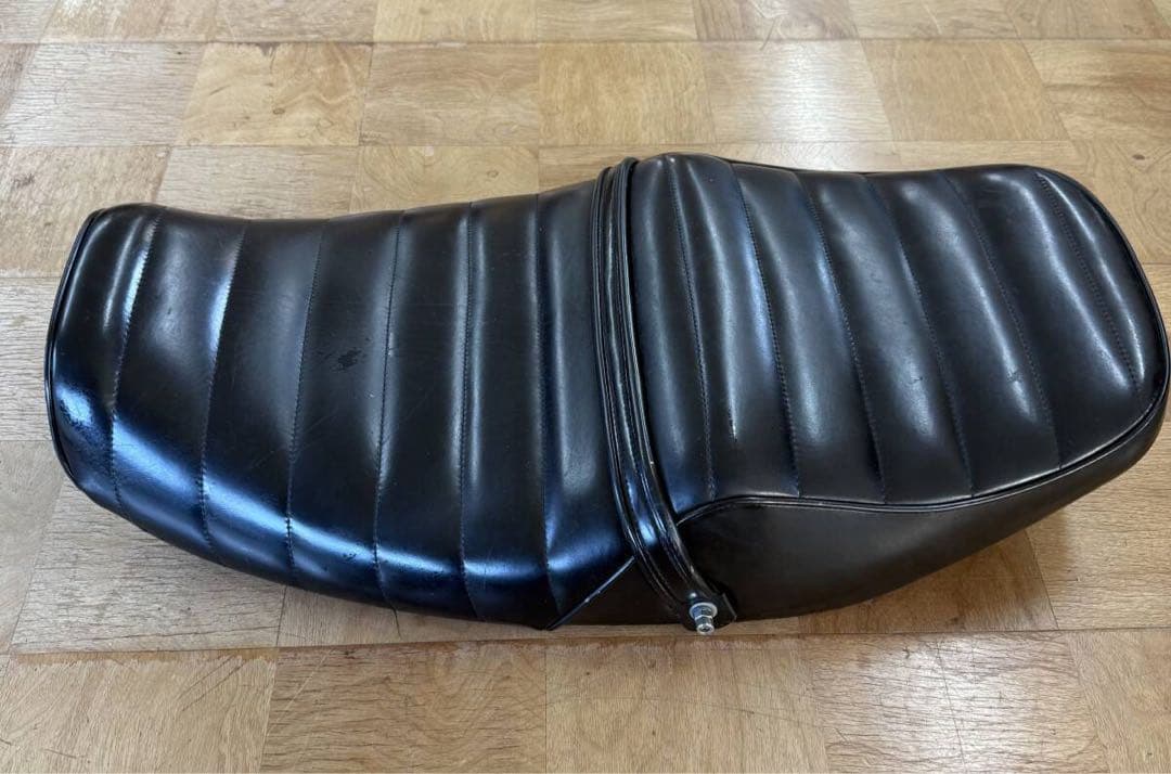 カワサキ　ゼファー400 タックロールシート　黒