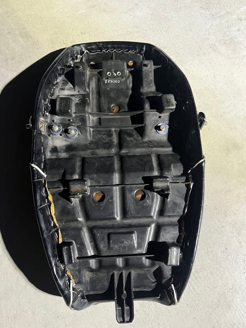 カワサキ　ゼファー400 タックロールシート　黒