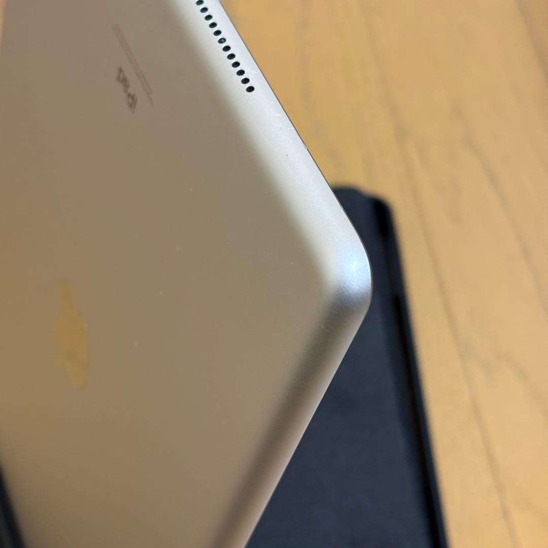 iPad シルバー 第９世代６４GB本体wi-fiモデル、バッテリー98％