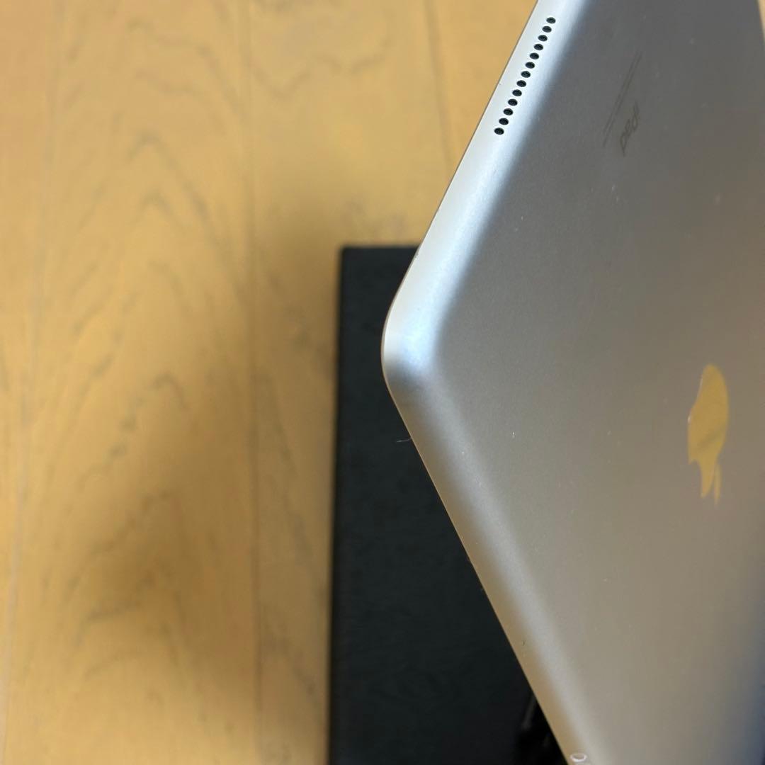 iPad シルバー 第９世代６４GB本体wi-fiモデル、バッテリー98％