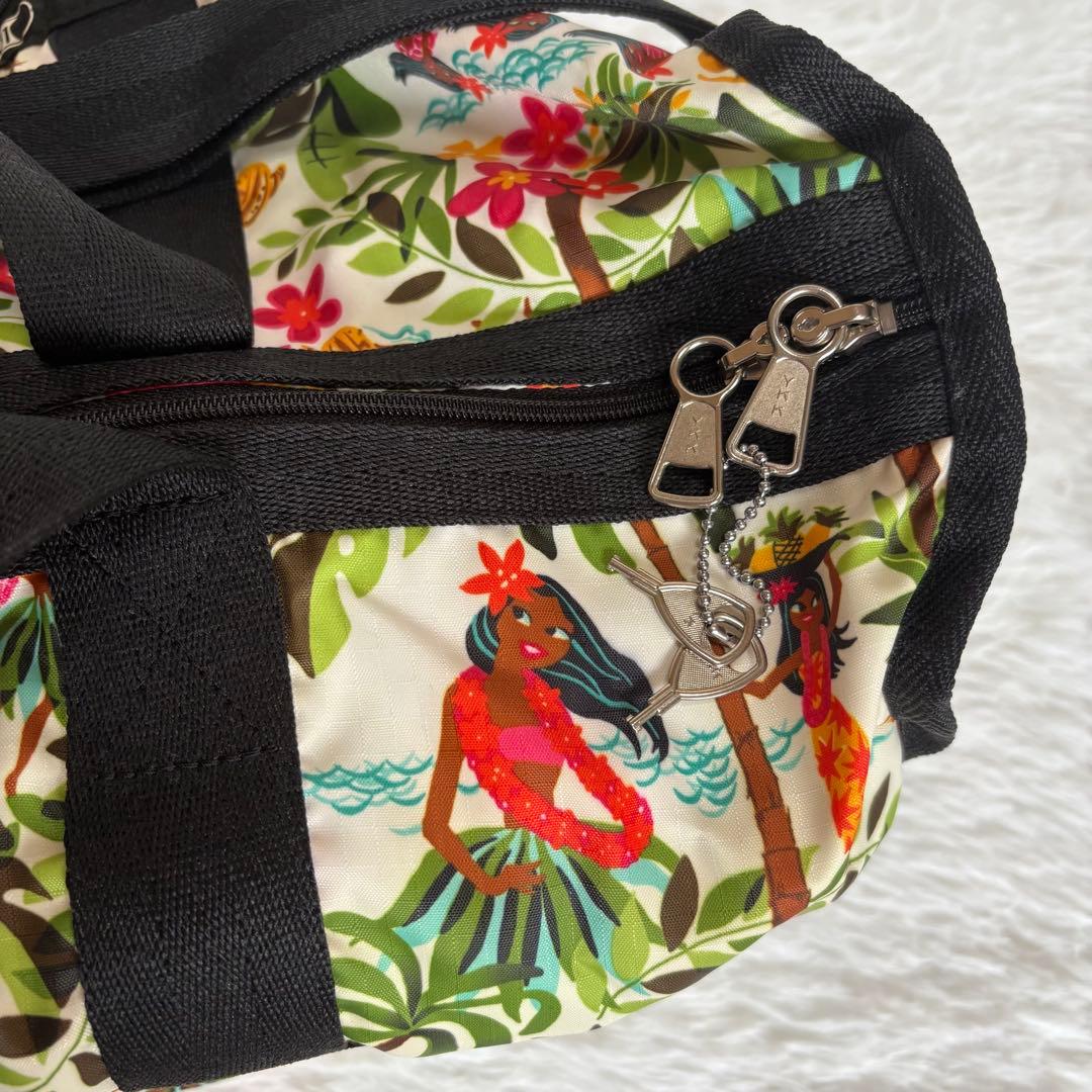 LeSportsac ハワイ限定モデル　フラダンス　 鍵付き　大容量　ポーチ付き