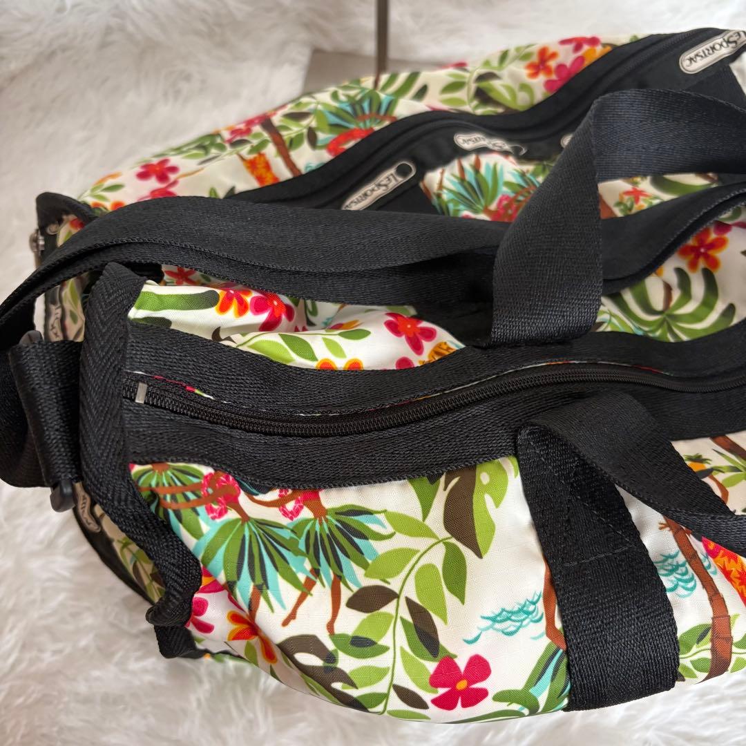 LeSportsac ハワイ限定モデル　フラダンス　 鍵付き　大容量　ポーチ付き