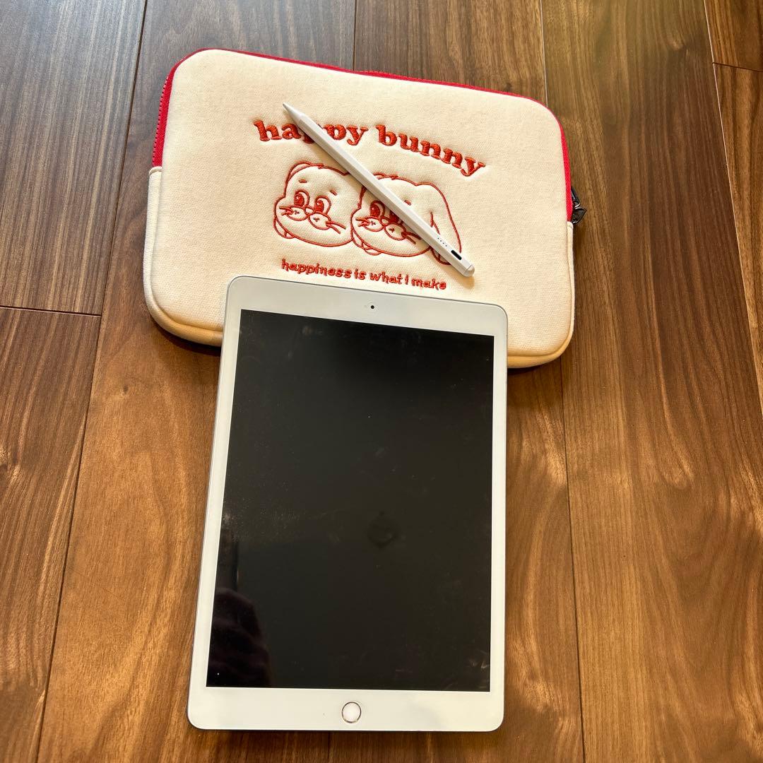 iPad第七世代シルバー　絵かきスタイラスペンシル　ケース３点セット