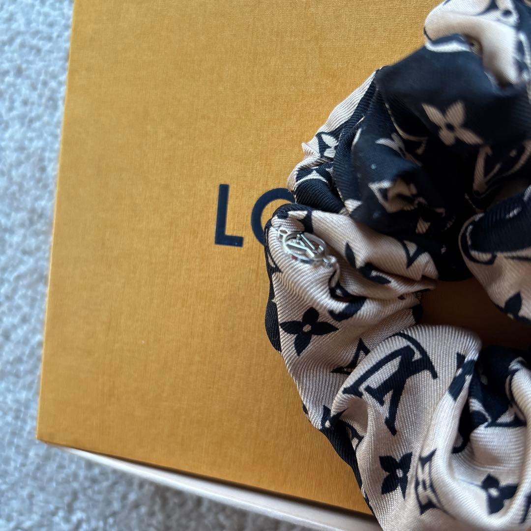 LOUIS VUITTON モノグラム ヘアゴムシュシュ