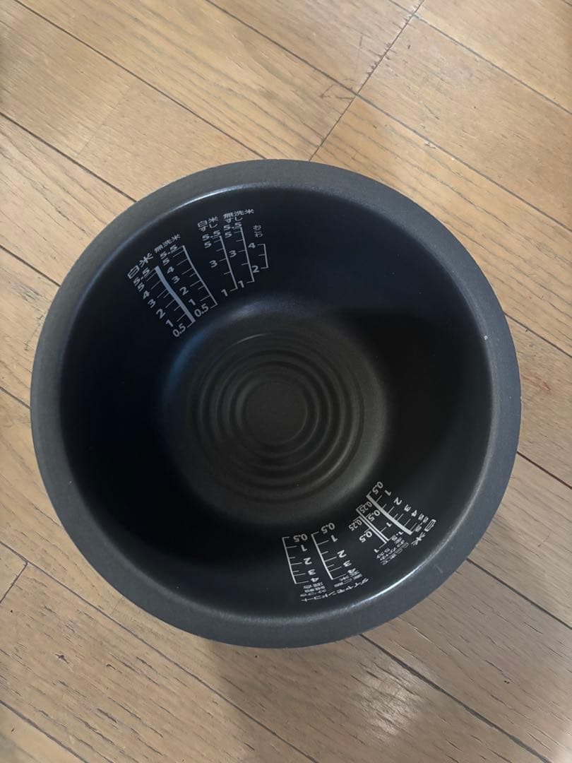 TOSHIBA　RC-10VRT　2022 年製真空IH炊飯器