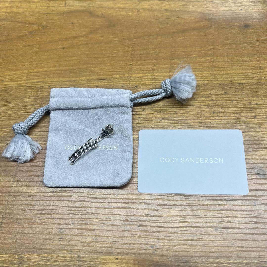 アクセサリー CODY Triple Arrow Star Earring Curved