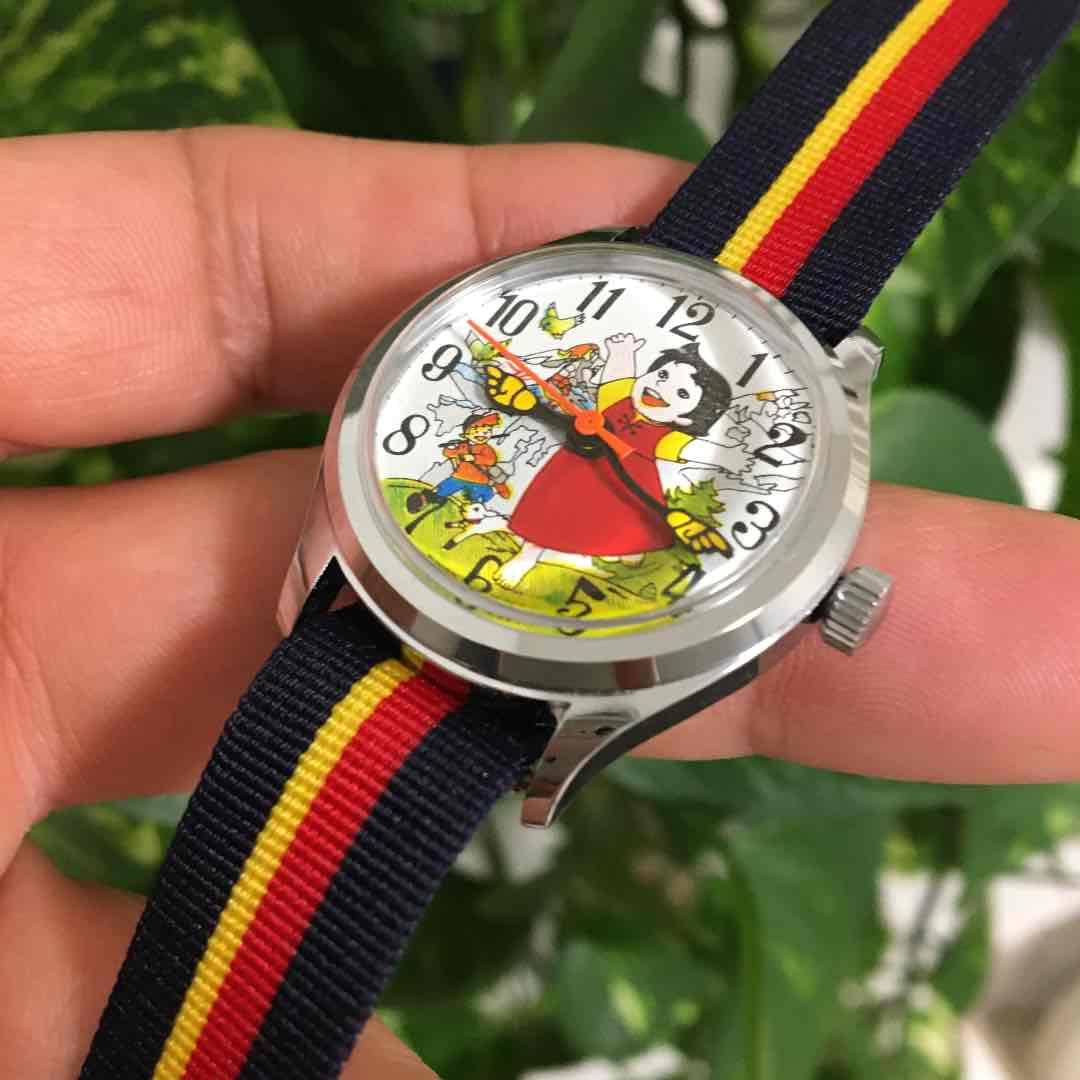 希少　レトロ　アルプスの少女ハイジ　　　　　　　　　　　　　　　腕時計（手巻き）