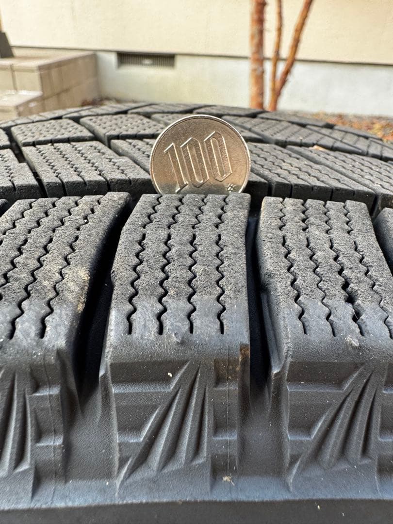 クラウンクロスオーバースタッドレス ブリヂストン VRX3 18インチ 送料込み