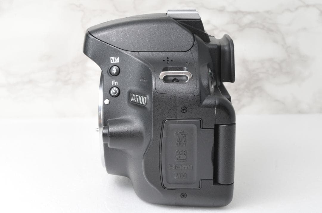 ショット数少なめ❣️Nikon D5100⭐️スマホ転送 自撮り 一眼レフカメラ