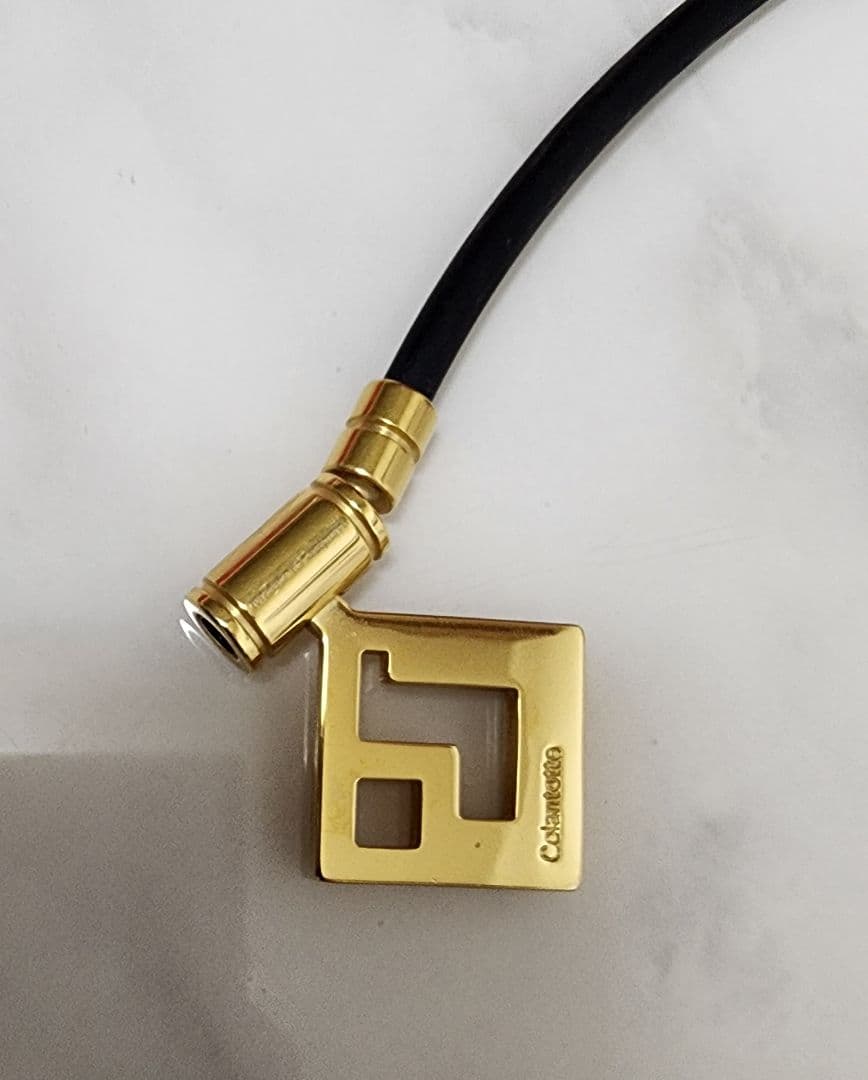 幾何学デザイン ネックレス ブラック/ゴールド