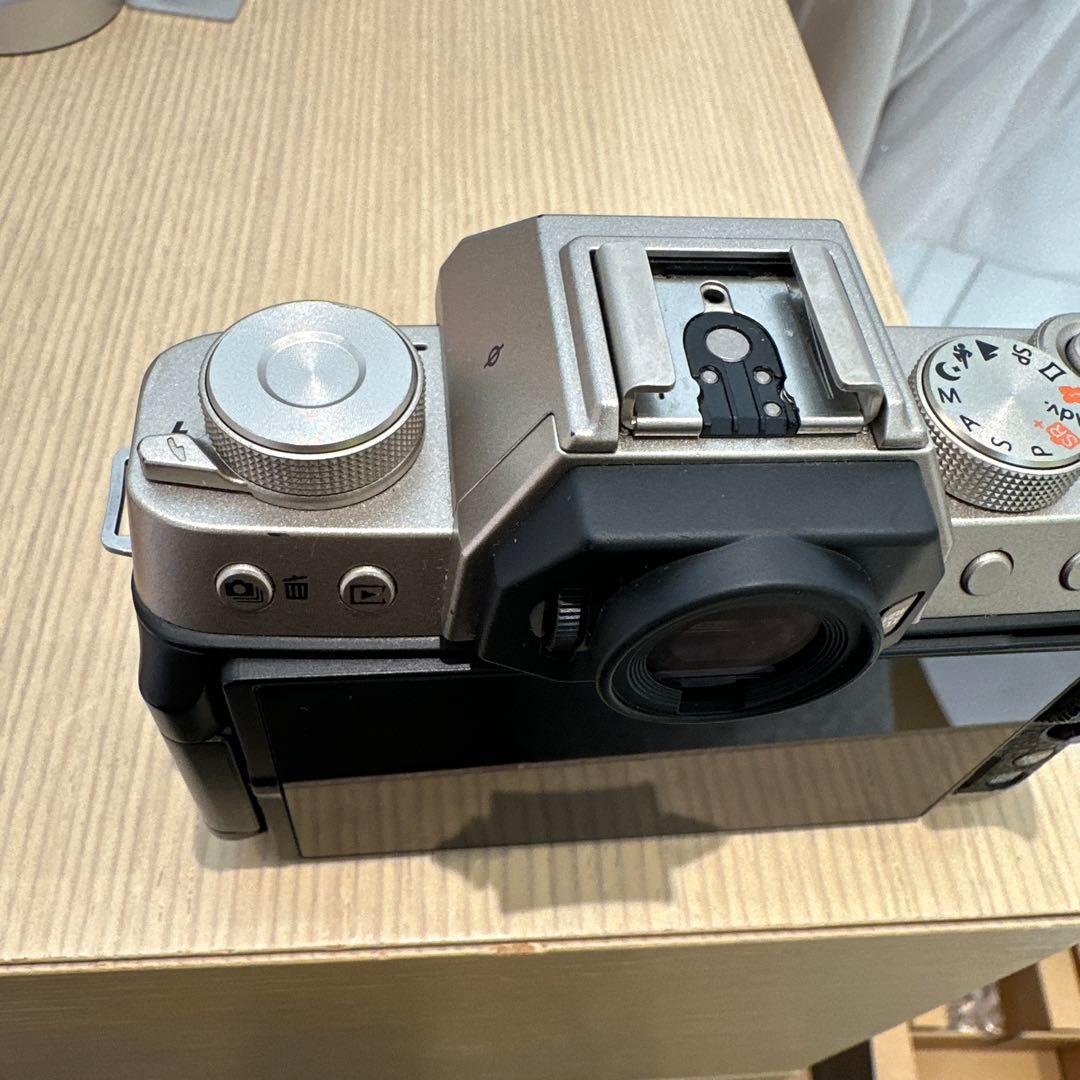 Fujifilm X-T200 ミラーレスカメラ