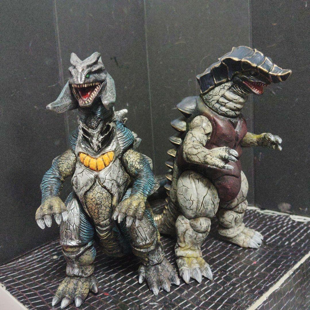 シャーク尊様ウルトラ怪獣ソフビゴルメデ.ネオジオモス（3000fi.518tw）