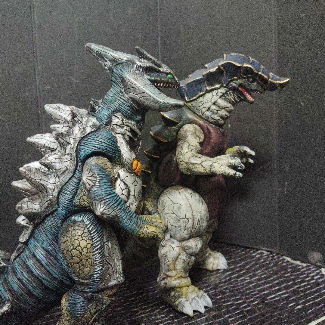 シャーク尊様ウルトラ怪獣ソフビゴルメデ.ネオジオモス（3000fi.518tw）