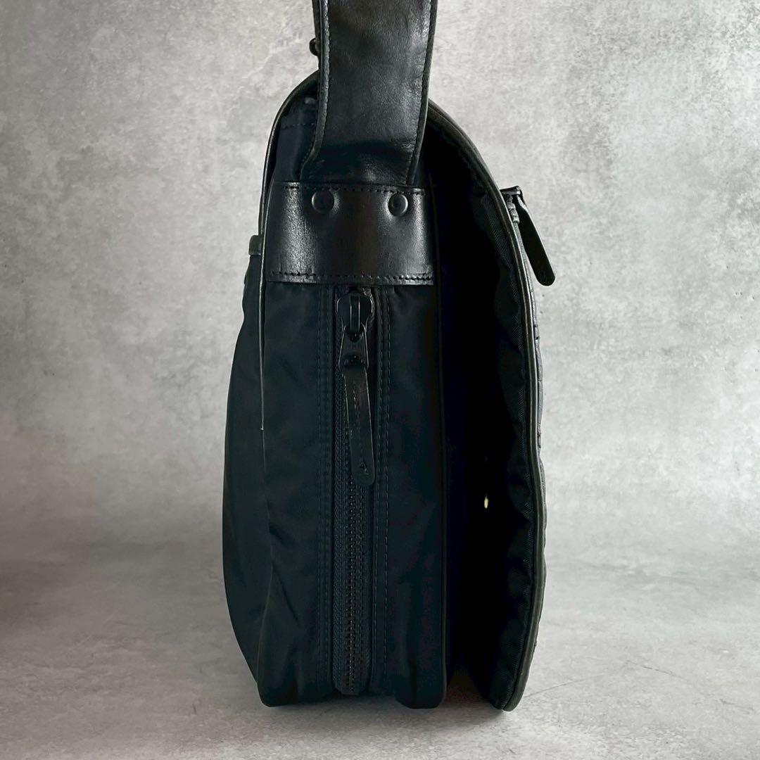 COMPOSITION イサムカタヤマ メッセンジャーバッグ レザー×ナイロン