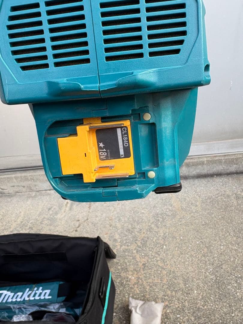 マキタ 充電式クリーナー CL184D（本体・付属品・バッグセット）