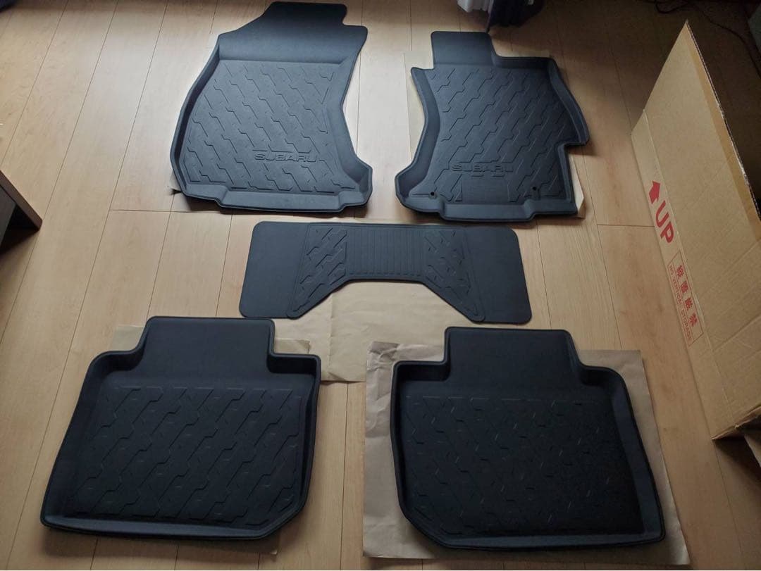 SUBARUスバル純正部品✕Vトレーマットセット