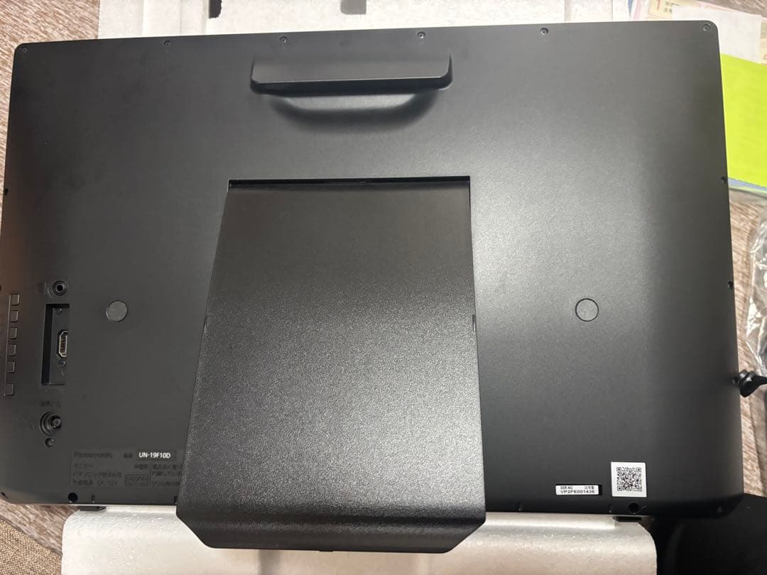 Panasonic ポータブルテレビ UN-19F10-K 19インチ