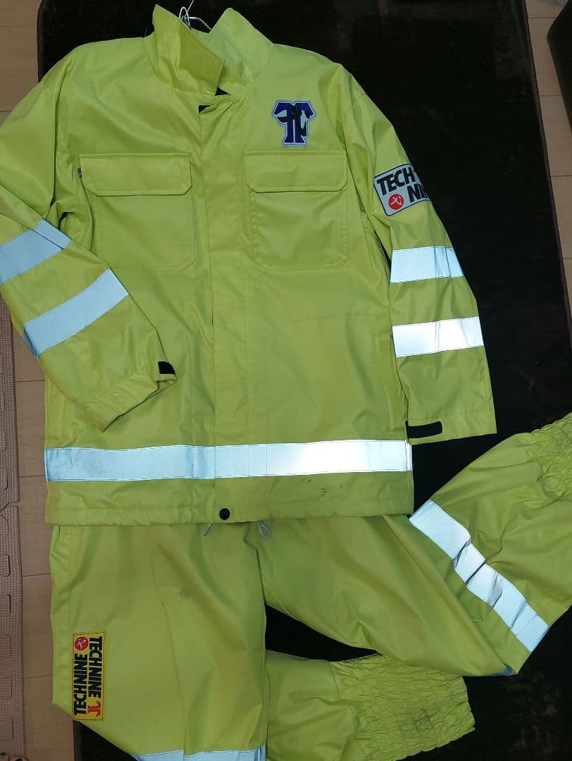 TECH NINE スノーボードウェア　鳶 蛍光イエロー　上下セット