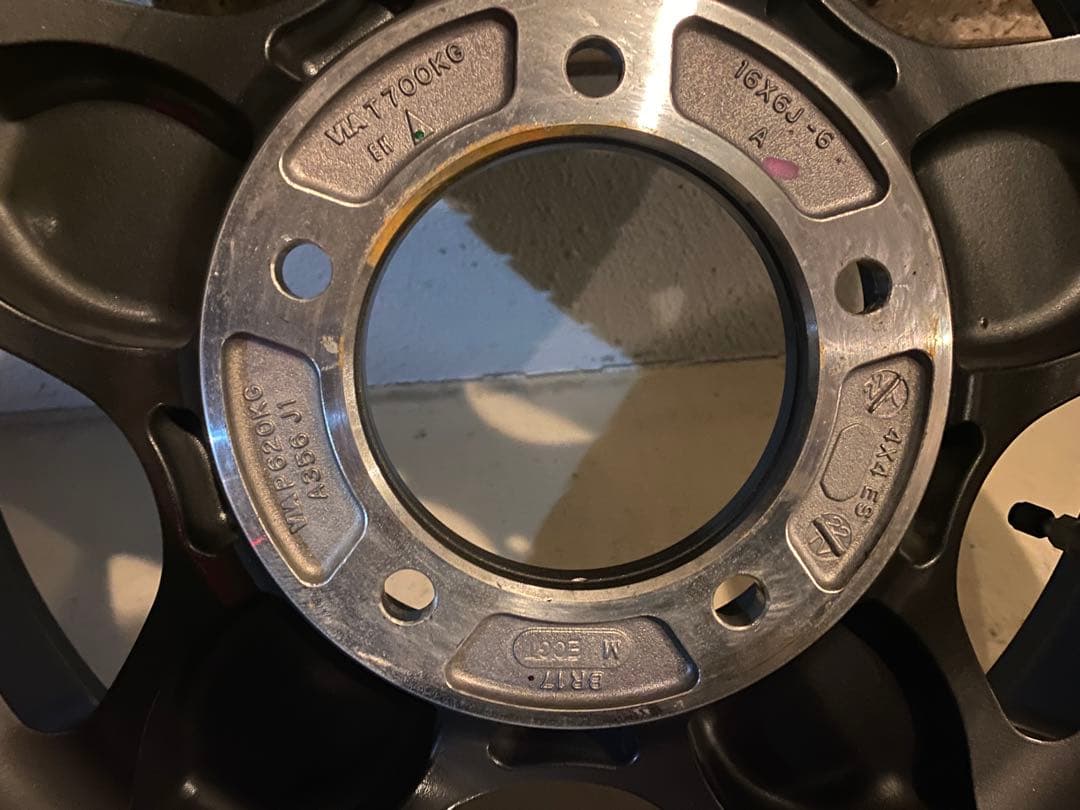 スタッドレスタイヤ　BRADLEY 16インチ4本　ジムニーシエラ　美品